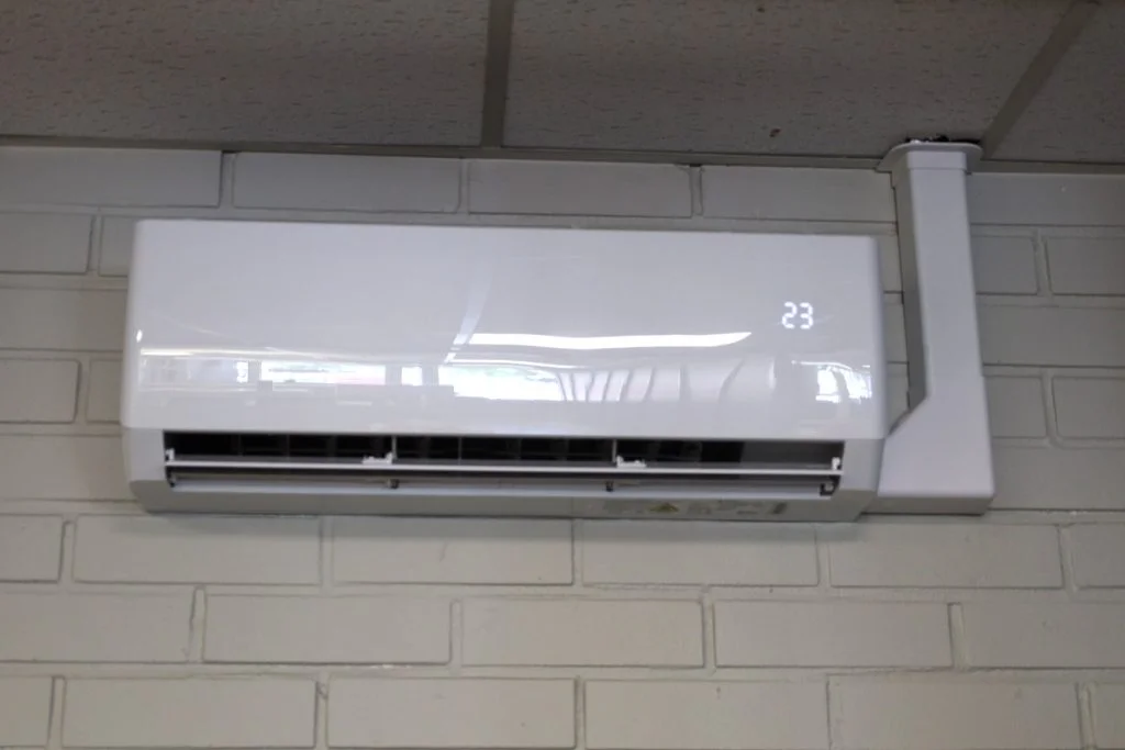 Ilmalämpöpumpun sisäyksikkö.