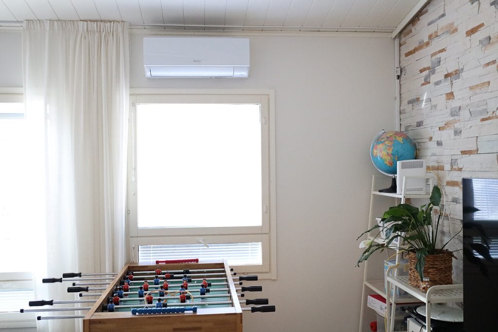 GREE SP-X Nordic ilmalämpöpumppu paritalon olohuoneessa