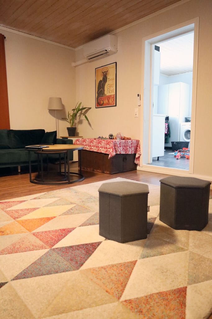 Sisäyksikkö seinälle asennettuna.