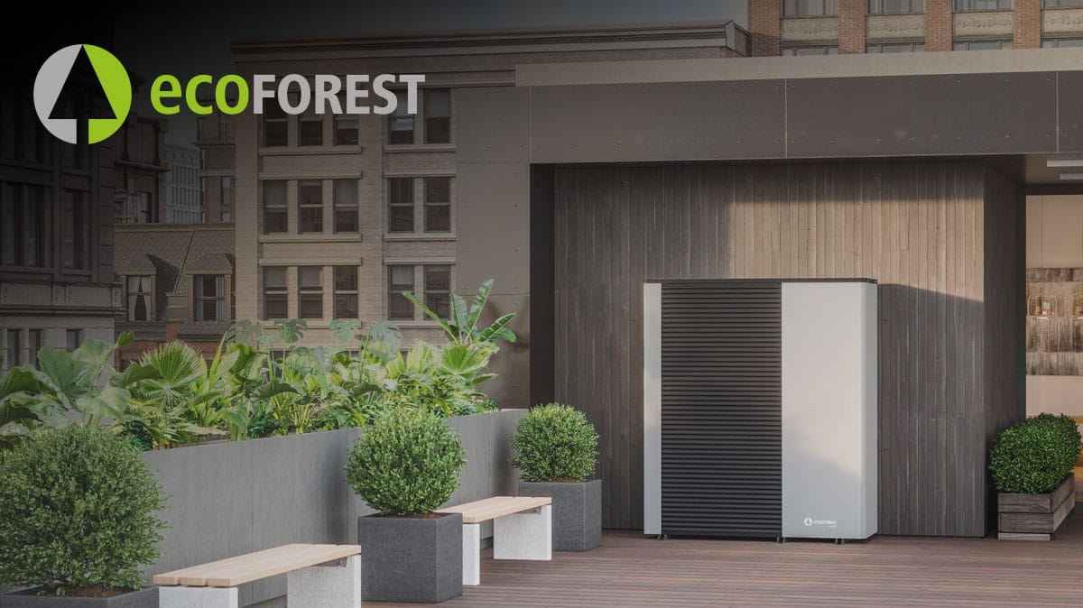 Ecoforest Ecoair -kiinteistökokoluokan ilma-vesilämpöpumpun tuotekuva kerrostalon katolla. Kuvassa myös Ecoforestin logo.